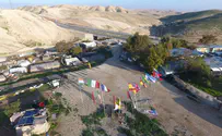 Khan al-Amar residents protest Kfar Adumim pergola
