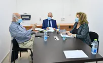 Gantz put to shame: Submarine Affair committee members resign