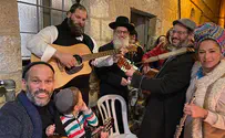 הדלקת נרות אצל יובל דיין ומשפחת רזאל
