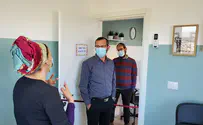 ישראל גנץ: "אין סיבה לנסוע רחוק"