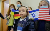 ונמשכת שיירה                   