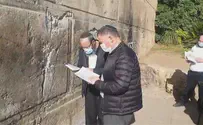 צפו: תפילה לרפואת העם במערת המכפלה