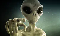 Israeli American professor - Aliens' garbage on its way to Earth
