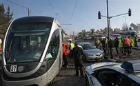 ירושלים: רכב פרטי פגע ברכבת הקלה 