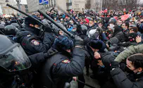 «Пожалуйста, не бейте!». Жесткие задержания в России. Видео