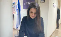 אמילי מואטי מתמודדת בעבודה