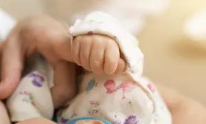 Jewish mothers turn to Jewish doulas, fearing antisemitic medics