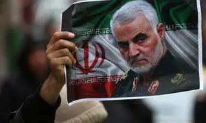 Iran protesters torch Qassem Soleimani statue