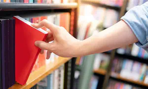 Скандал вокруг антисемитской книги в австралийской библиотеке