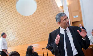 כשמול החוקרים ילד בן 14 החשוד בריגול