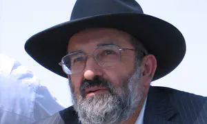 הרב זיני שוקל פסק הלכה דרמטי לבחירות