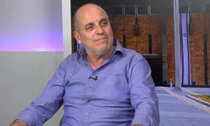 פוליטיקאים בגלימות שופטים