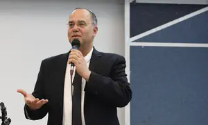 ממשלת הגוש השלישי מול ראש הממשלה