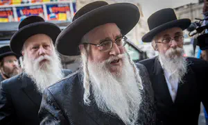 מול כלא 10: האדמו"ר תקף את הציונות הדתית