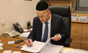 How haredi leaders averted collapse to shield Torah students