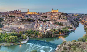 “Некоторых посетителей беспокоит тот факт, что вы - еврейки"