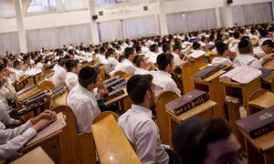 Warning to haredi youngsters to avoid going to airport