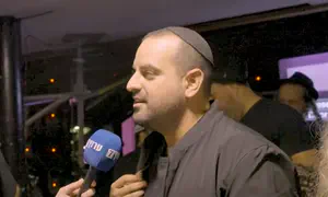 עקיבא שחרר סינגל חדש: "אבא תודה"