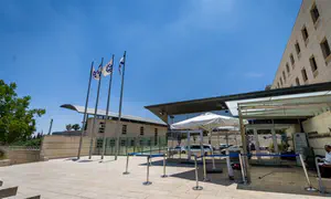 סערת הסנקציות: ישראל שוקלת צעדים נגד צרפת