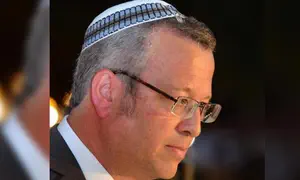 רק עם הנצח מסוגל לחבר בין אובדן לבניין