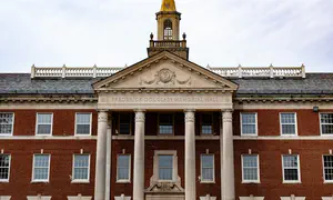 “יריתי בחולדות”: הפרופסור נעצר וגורש