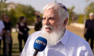 Rabbis weigh new party