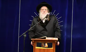 Modzitz Rebbe hospitalized but returns to lead prayers
