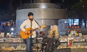 דיוקן אמי על הפסנתר ראה ימים יפים יותר