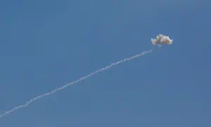 Ракета из Йемена приостановила футбол и баскетбол