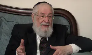 «Я лежал в груде тел убитых евреев...»