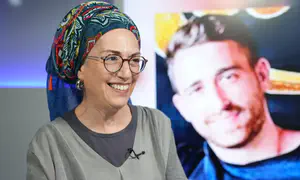 אור חוזר: מסע האמונה של דיצה אור