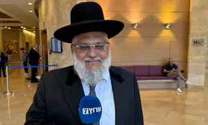 "הזהירות משתיית מים - דמיונות בלבד"