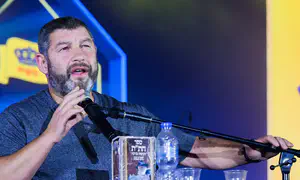 Беннет: баллотируюсь с Винтером. Винтер: ни медведей, ни леса!