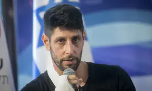 עידן עמדי תוקף: "אפסים, נמאסתם"