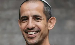 אלמנתו של הרב אהרון אנקרי התארסה