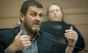 הלוי התנגד להארכת צווי 8, שר הביטחון זעם