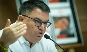 צפו: כך הגיב ח"כ ביטון כשטעו בשמו