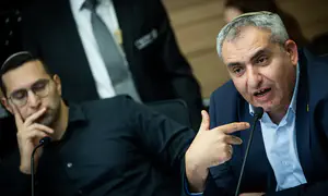 Нетаньяху рассматривает возможность резервирования депутатов