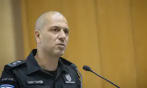 נציב שב"ס יואשם בכפוף לשימוע