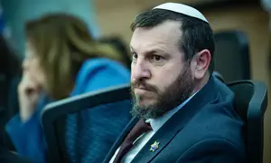 דם עובדי השגרירות על הידיים שלך ושל חבריך