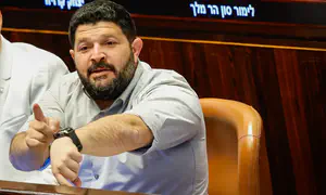 Deputy Minister resigns over airport bill