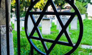Report: Ancient Damascus Jewish cemetery set aflame