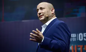 בנט: "שקר מוחלט, לא היו דמי שתיקה"