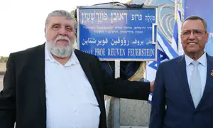 לזכר האיש שלימד את העולם לחשוב אחרת