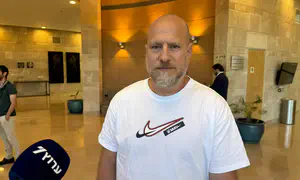מוכן לתת גם את הרגל השנייה – העיקר להכריע