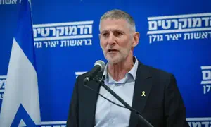 Yair Golan filmed assaulting elderly man