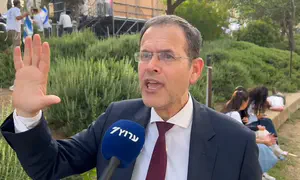 "התנהגות ההנהגה החרדית הזויה ובזויה"