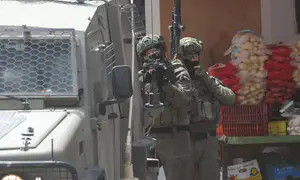 תיעוד דרמטי: צלף צה"ל פוגע במחבל בלב שכם