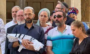 עומד כאן וליבי שבור פעמיים, הוא היה מלאך