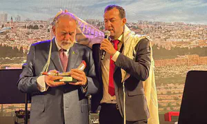 יוסי דגן בירך את מייק האקבי בברכת כהנים